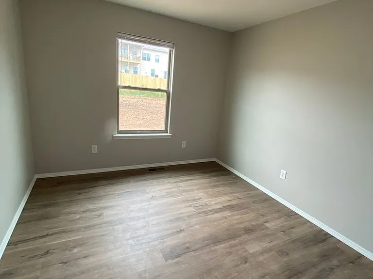 408 E Wright St — Photo 15
