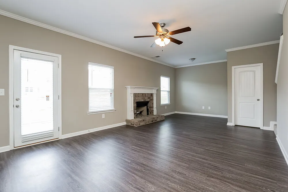 4 bed, 2.5 bath, 2104 sqft, $2,210 — Photo 4