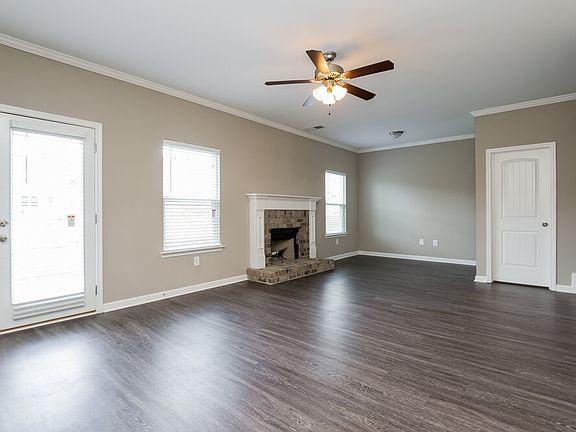 4th image of 723 Fieldcrest Dr