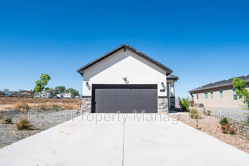 2 bed, 2.0 bath, 996 sqft, $1,900 — Photo 2