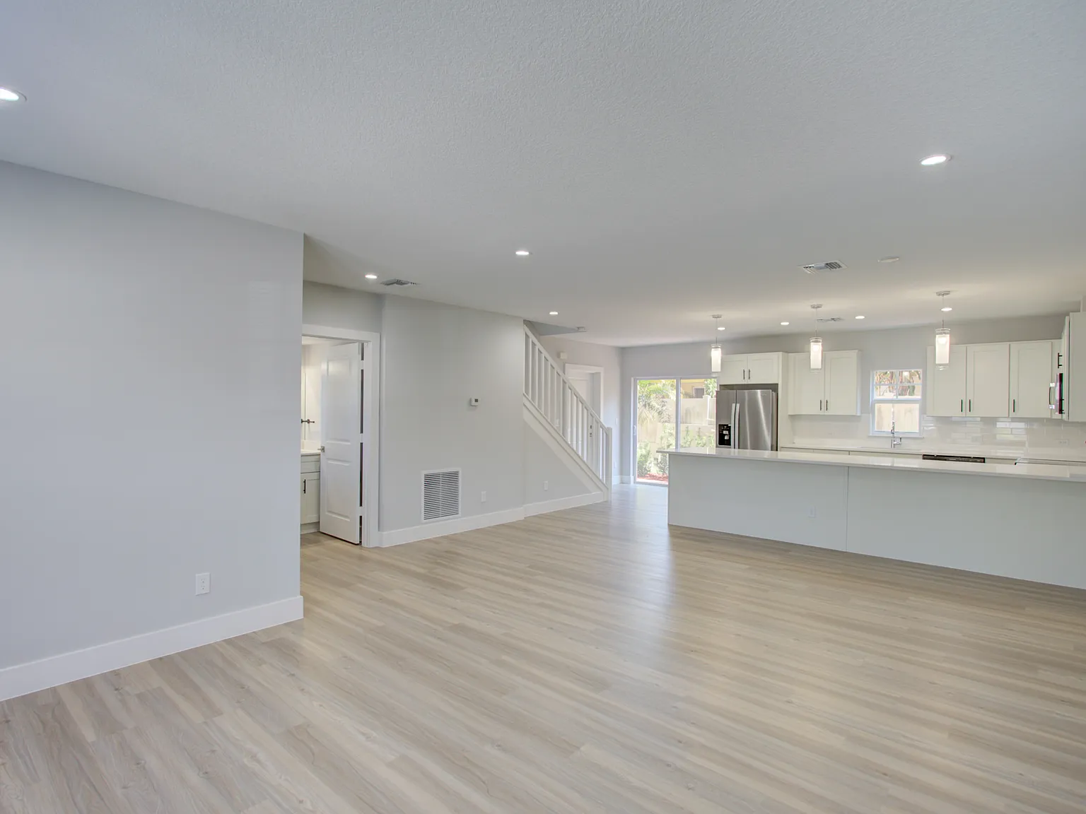 3 bed, 2.5 bath, 2053 sqft, $3,100 — Photo 4