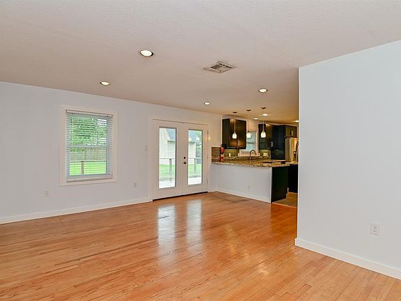 5th image of 1643 Crestdale Dr