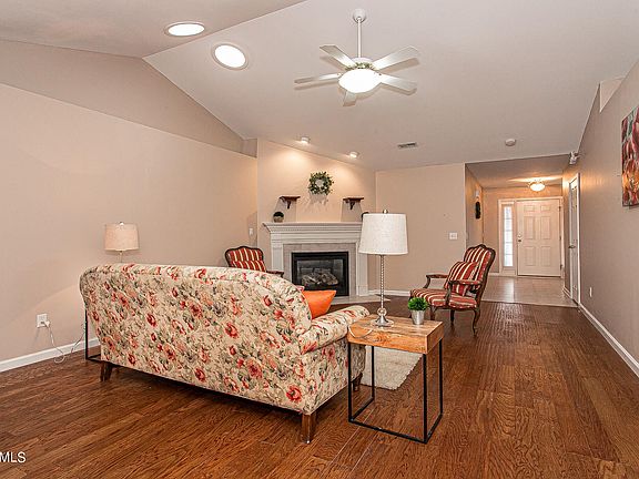 4th image of 281 Eaton Village Trce
