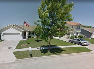 2520 Eagle Point Ct, Des Moines, IA 50320