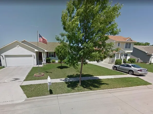 2520 Eagle Point Ct, Des Moines, IA 50320