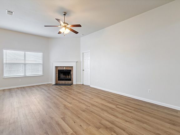 5th image of 7822 Woodbury Dr