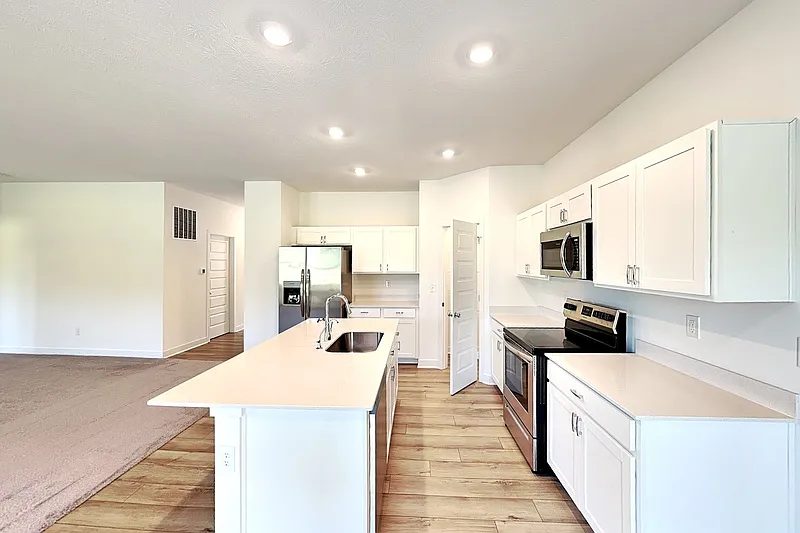 3 bed, 2.0 bath, 1567 sqft, $1,725 — Photo 2