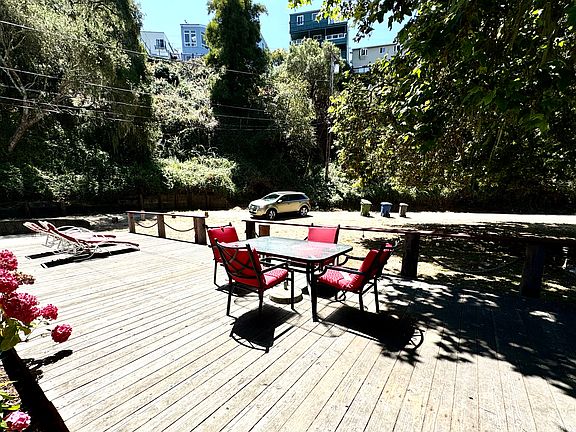 4th image of 211 Earl Ct #1