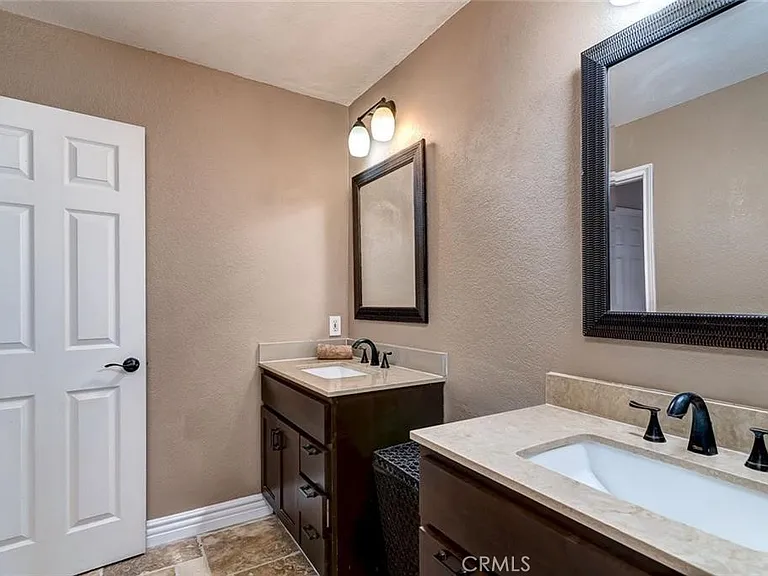 6330 Golden Gate Dr — Photo 16