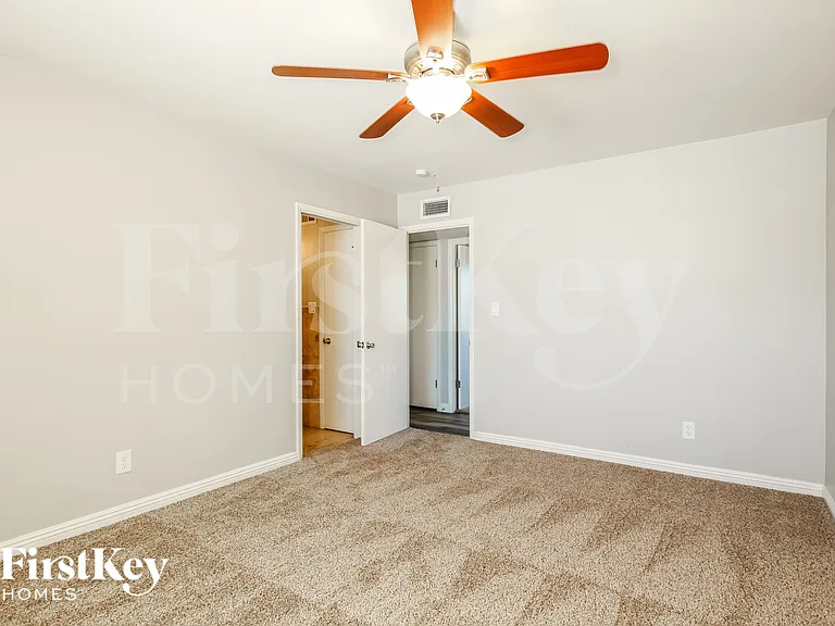 1812 W Morten Ave — Photo 8