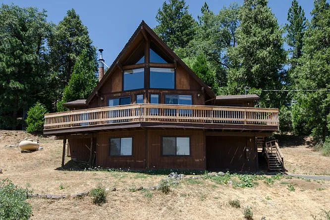 4088 Pearl Rd photo 1