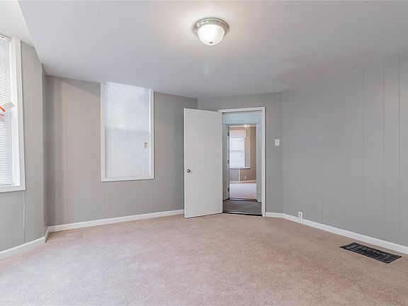 4th image of 347 Hoffmeister Ave