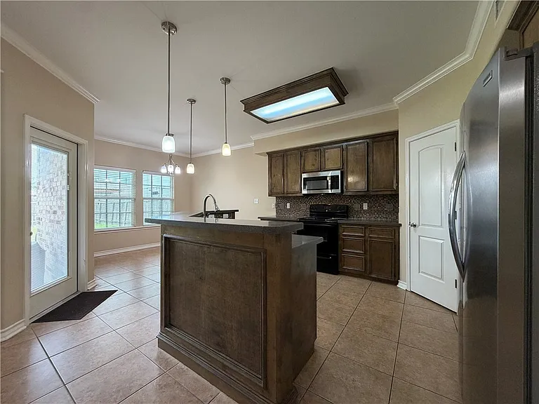 6905 Aaron Dr — Photo 9