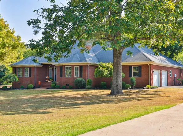 662 N Durham Ave, Sharon, TN 38255