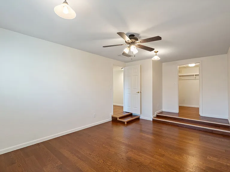 901 E Hearn Rd — Photo 23