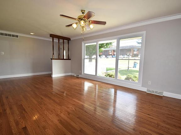 2nd image of 928 Southwest Blvd