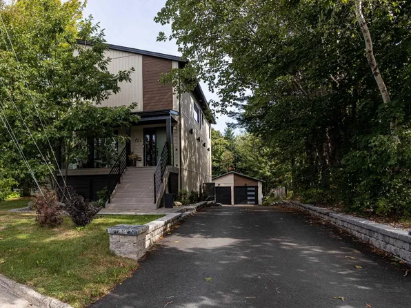 8 A Applewood Ln, Halifax, NS B2X 2Z6
