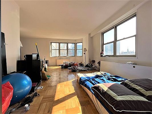 1st image of 300 E 40th St APT 31H
