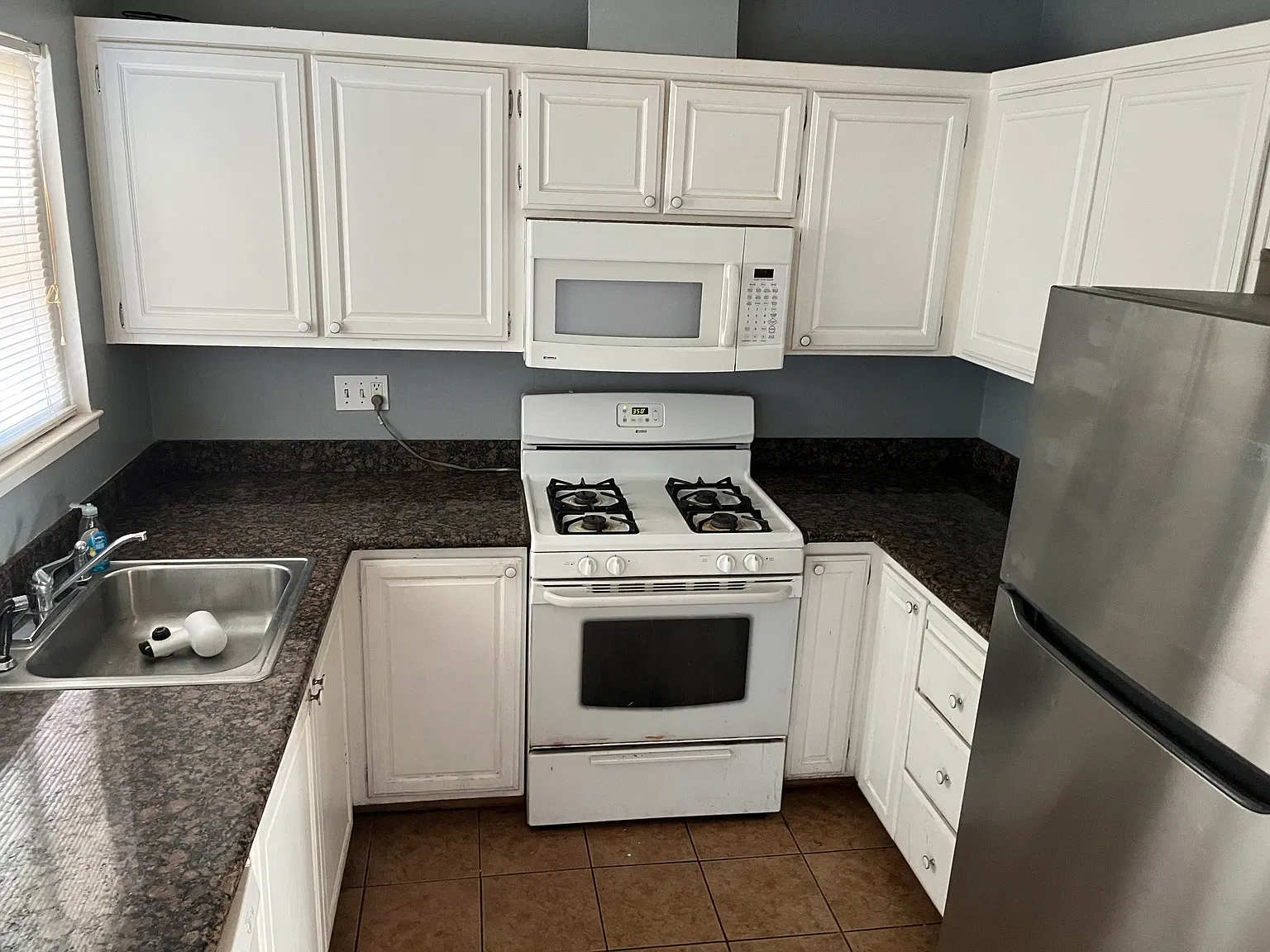 3 bed, 1170 sqft, $2,400 — Photo 3
