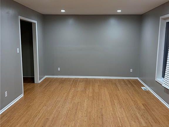 4th image of 15566 W 335th St