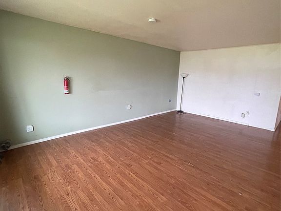 3rd image of 526 California Street