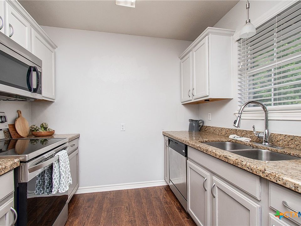1st image of 905 Concho St
