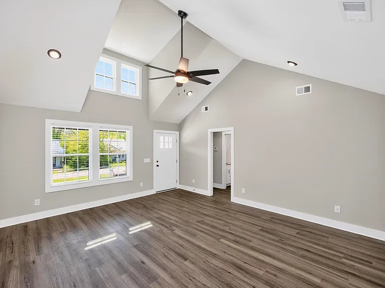 206 Ross Ave #110 — Photo 8
