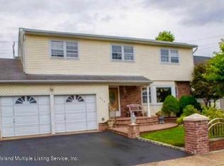 868 Jennie Ct, Bellmore, NY 11710