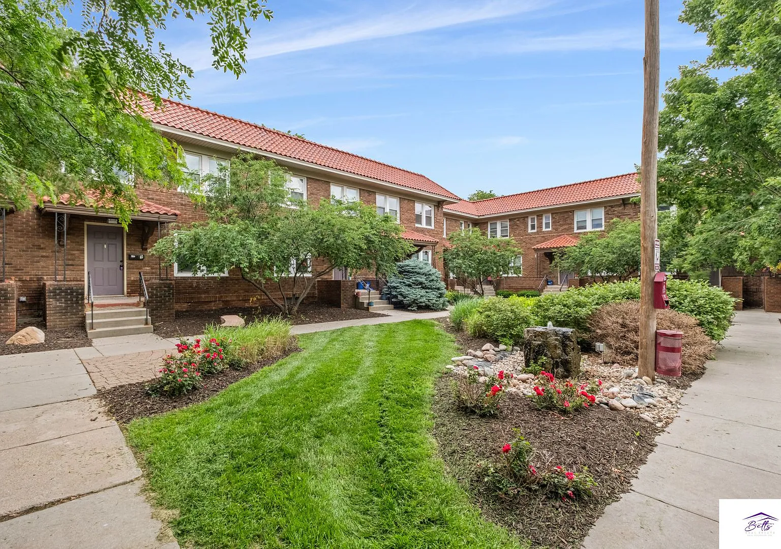 The Courtyard — Photo 2