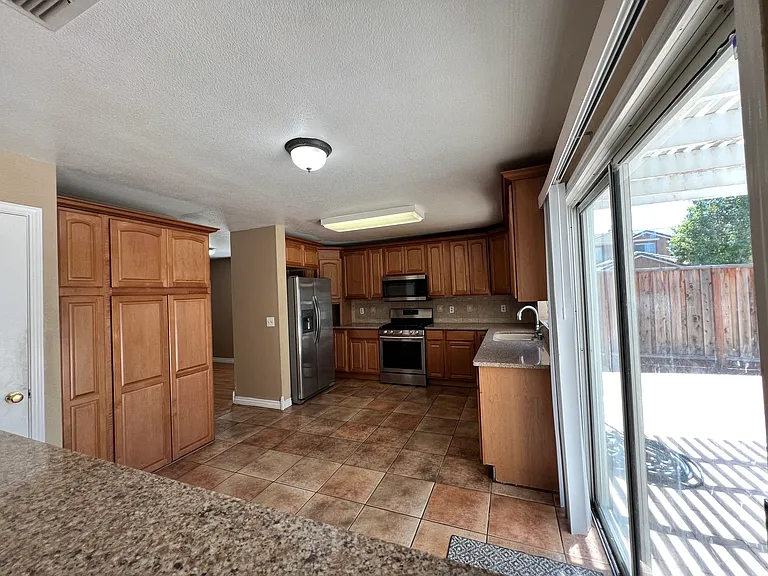 2145 Moore Dr — Photo 3