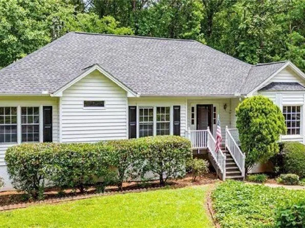 567 Leah Dr, Powder Springs, GA 30127