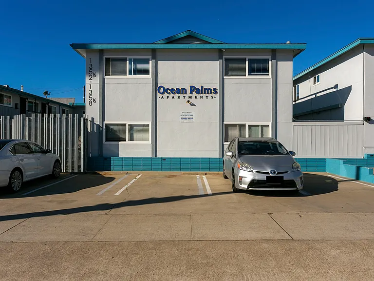 Ocean Palms Apartments — Photo 8