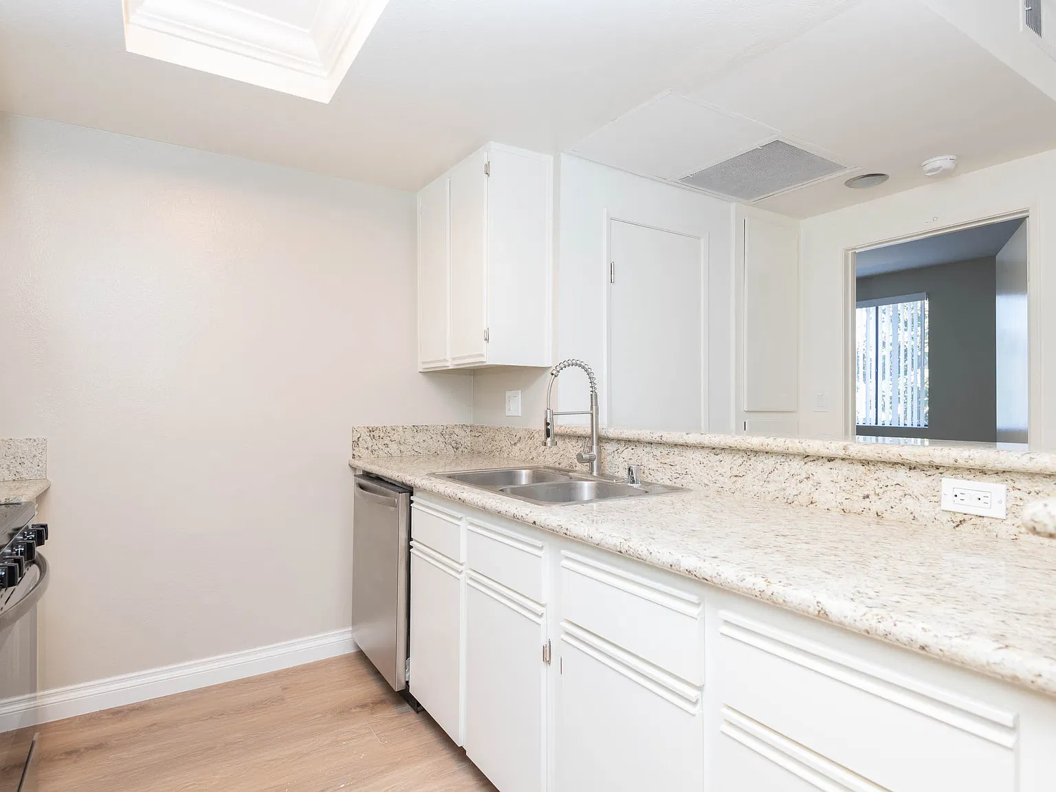 1 bed, 660 sqft, $2,525 — Photo 2