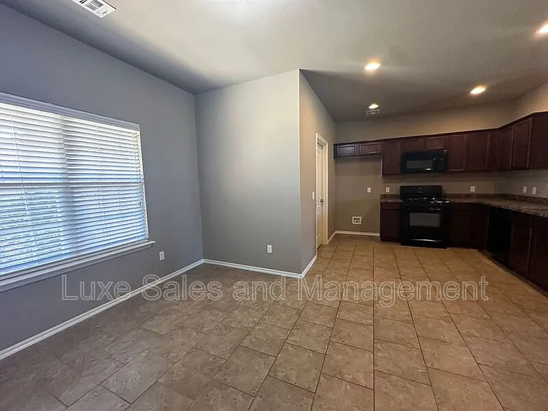 8517 SW 50th St — Photo 23