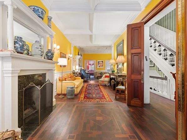 21 West 70th Street HOUSE image 1 of 10