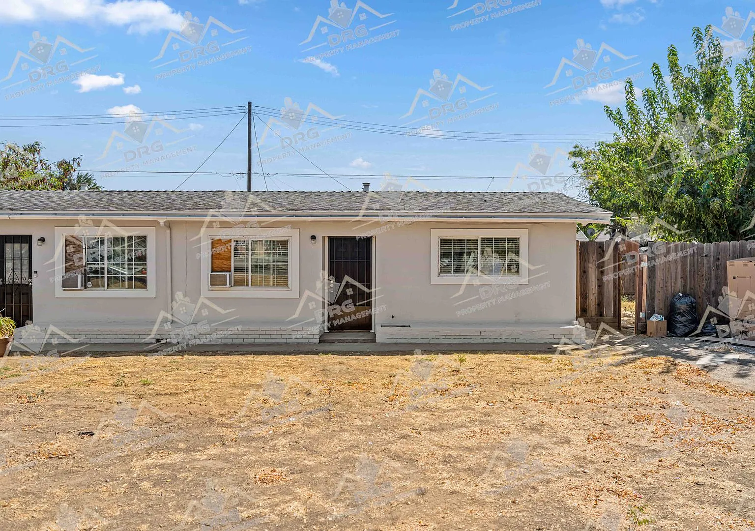 2 Bed / 1 Bath available - Hablo Espanol — Photo 1