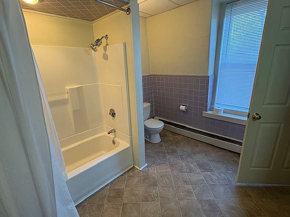 4th image of 63 Franklin Ave APT 5