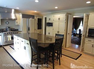 215 Hollander Rd, Wayzata, MN 55391