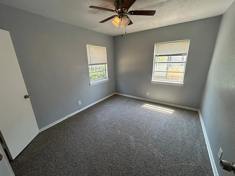 416 Compton Ave — Photo 8