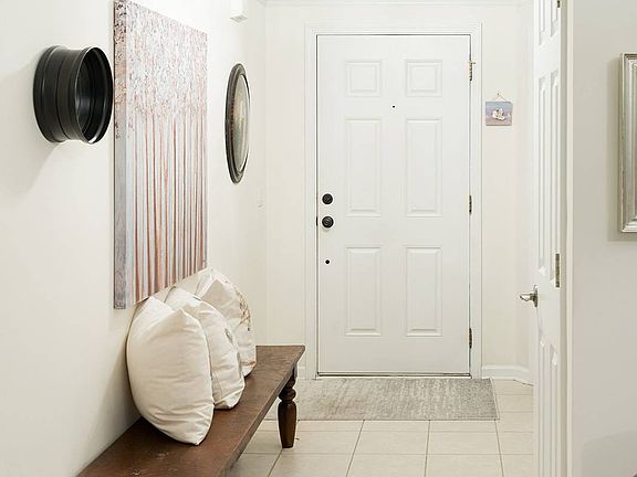 3rd image of 23 Gables Ln