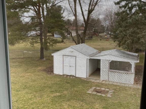 5th image of 570 Jeanette St