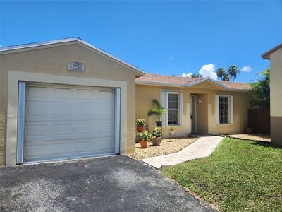 19907 NW 67th Circle Court, Hialeah, FL, 33015