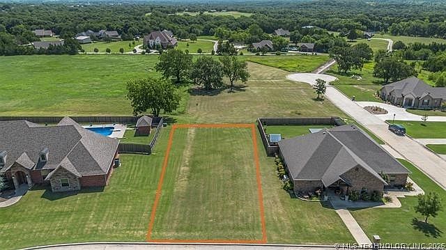 2nd image of 10 Birdseye Dr
