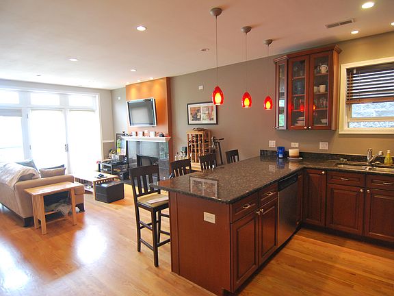 3rd image of 1517 N Bosworth Ave APT 2