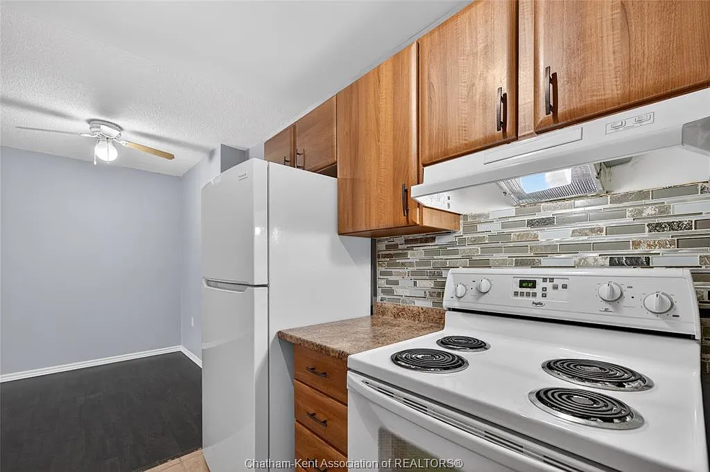 2 bed, 1.0 bath, $1,700 — Photo 4
