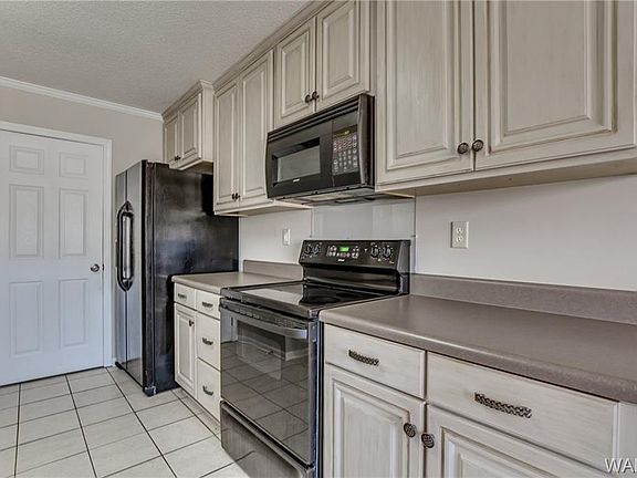 4th image of 9810 Lenox Ln