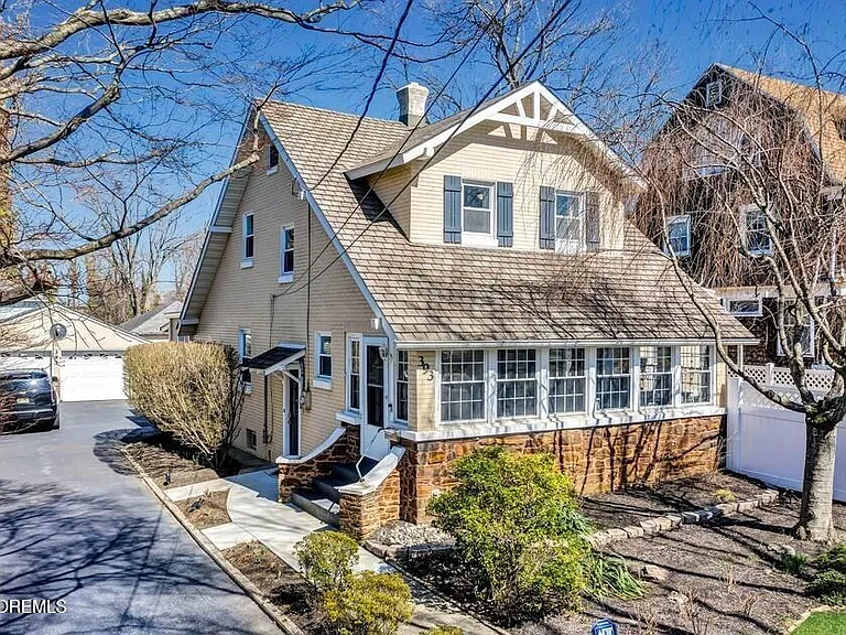 393 Bath Ave — Photo 1