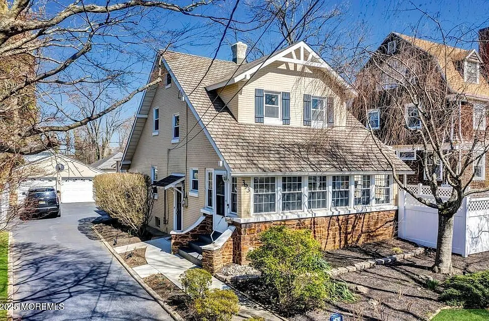 393 Bath Ave
