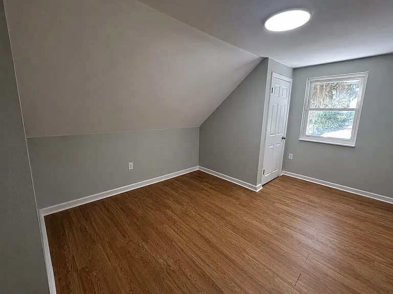 837 Lafayette Ln — Photo 11