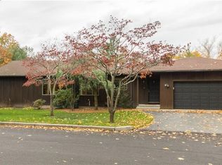 96 Tupelo Hill Dr, Cranston, RI 02920